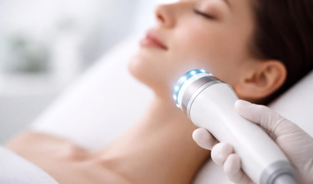 visage-feminin-traitement-esthetique-appareil